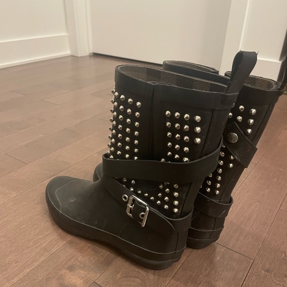 Selling Burberry rubber rain boots! - Picture 4 of 4